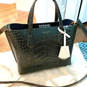 Excellent condition. Tory Burch small tote crossbody.